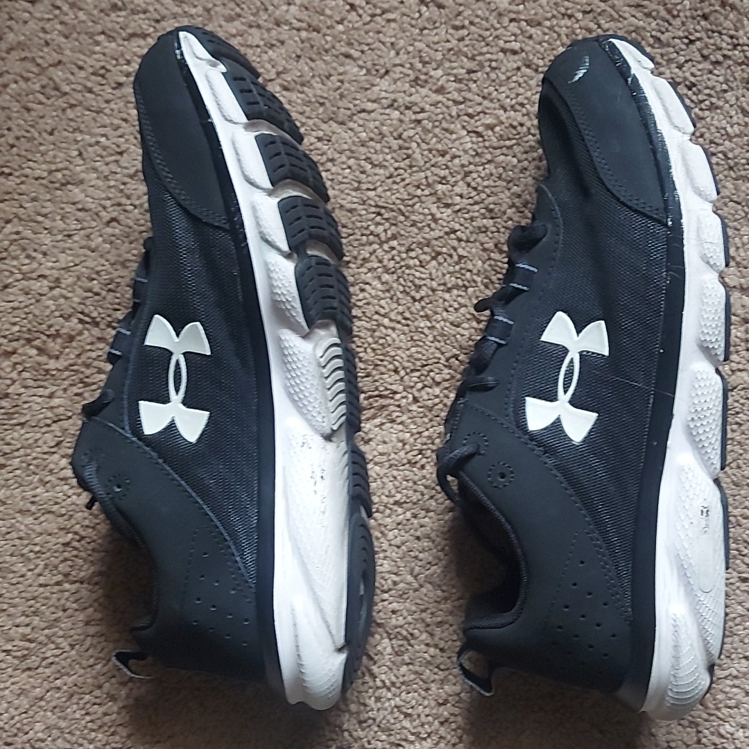 Under Armour Charged Assert